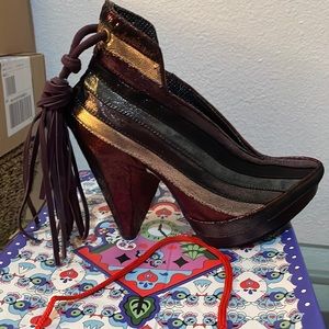 SUPER RARE Size 7 Irregular Choice Heels